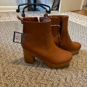 Universal Thread Tan Ankle Boots